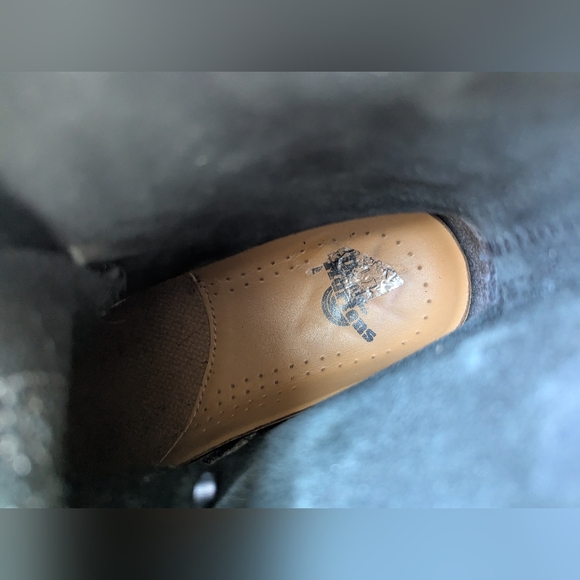 Combat Boots- Dr. Martens 1460 Originals- Unisex 8W-7M. Slip-Resistant - Picture 12 of 17